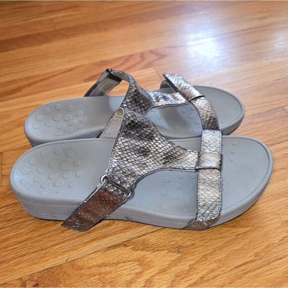 Vionic Ellie Silver Slip On Sandals Womans Size 9.5 - Picture 1 of 6
